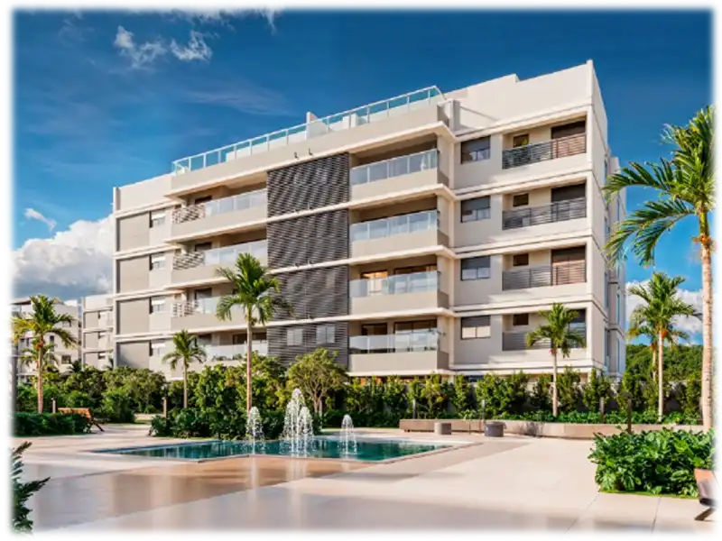 Fachada do Aura Tamboré — torres de baixa altura com piscinas e paisagismo no estilo resort europeu